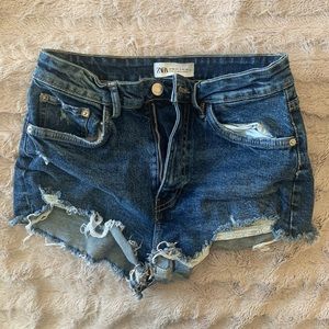 ZARA// Distressed Denim Shorts ✨SOLD